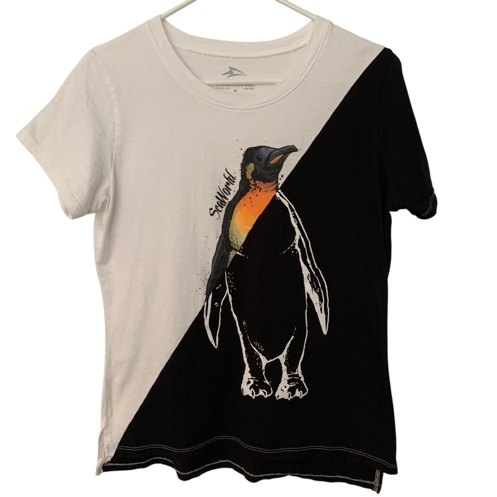 SeaWorld Women’s T-Shirt Penguin Graphic Size Medium